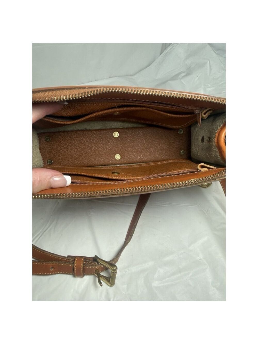 VTG Dooney & Bourke All Weather Leather Taupe Zip top Crossbody Bag Purse - Picture 3 of 15